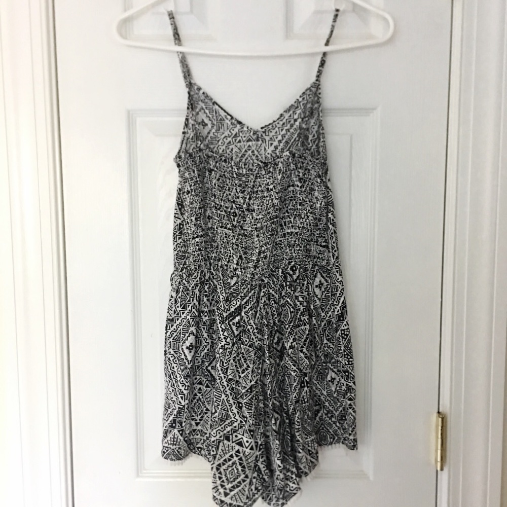 🌸 Aztec Print Romper - Picture 2 of 4